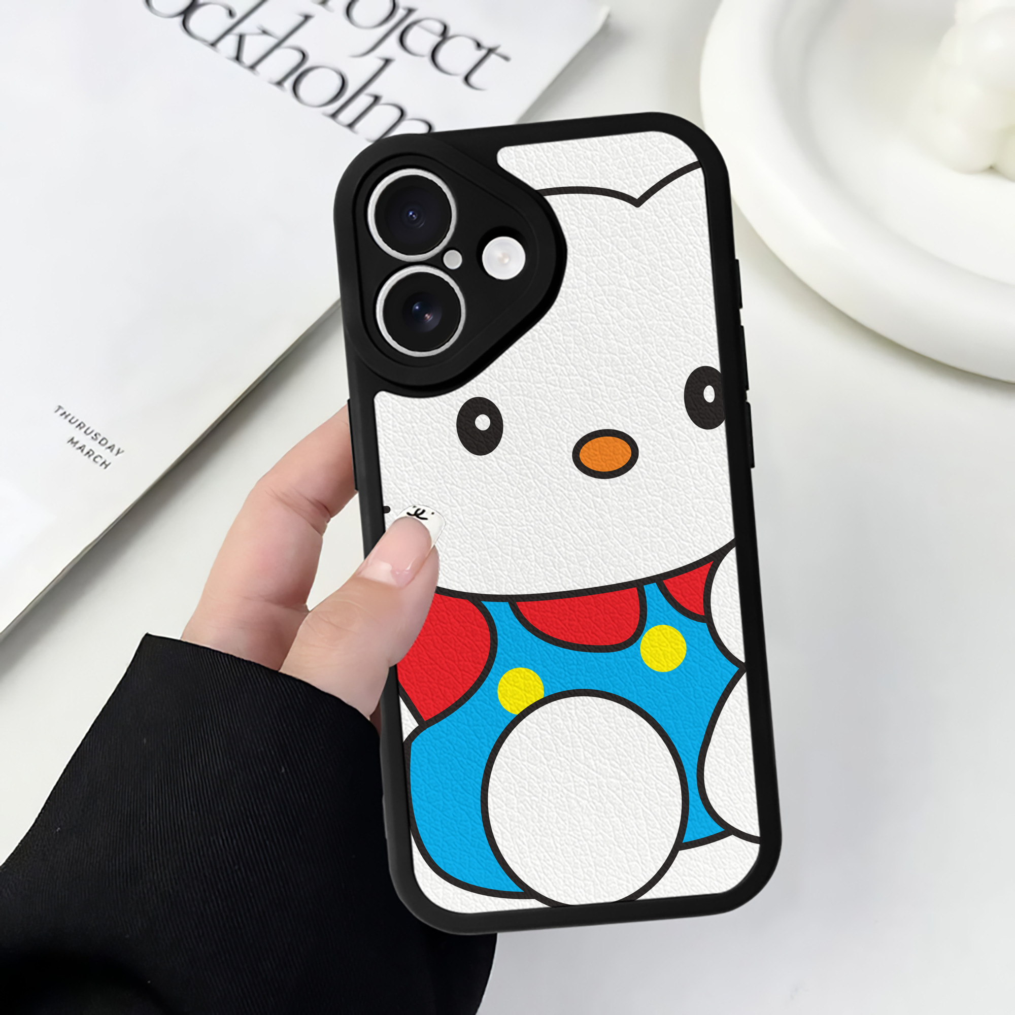 （画像用） Hello Kitty ハローキティ 【iPhone 16シリーズ対応】シリコンスマホケース（レザー調） 材質：シリコン